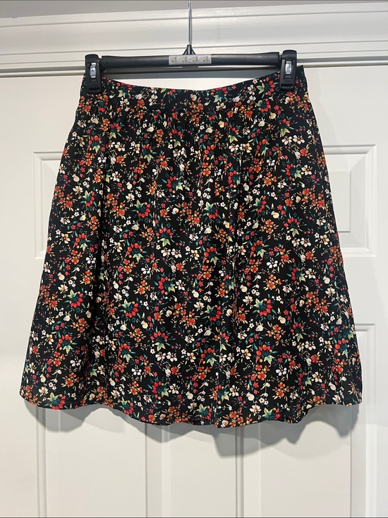 J. Crew Dresses & Skirts - J Crew Mercantile Sz 6 Black Garden, Whimsy Floral Skirt - Multicolor Print